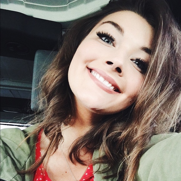 Meet your Posher, Whitney - Picture 2 of 2